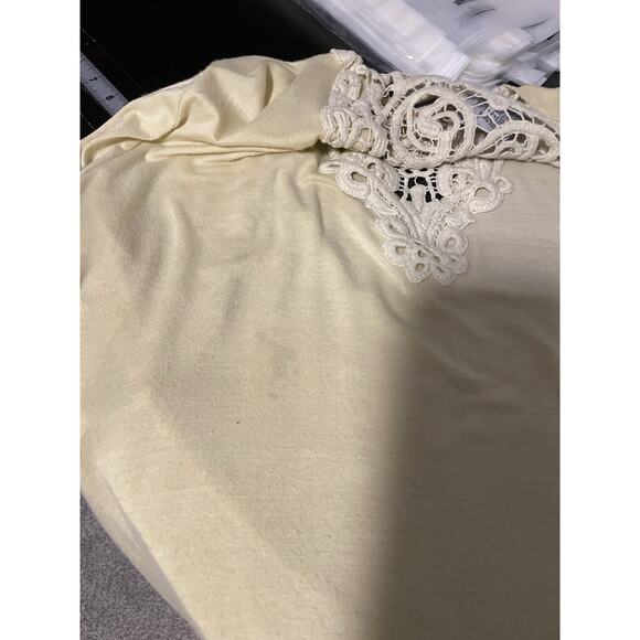 Catherines Womens Top 2X Yellow Abstract Rayon Rhinestone Semi Sheer FLAW READ - Picture 4 of 10